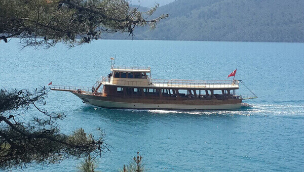 Alaçatı Tekne Turu: Rüzgâr Korusunda Eşsiz Bir Gün